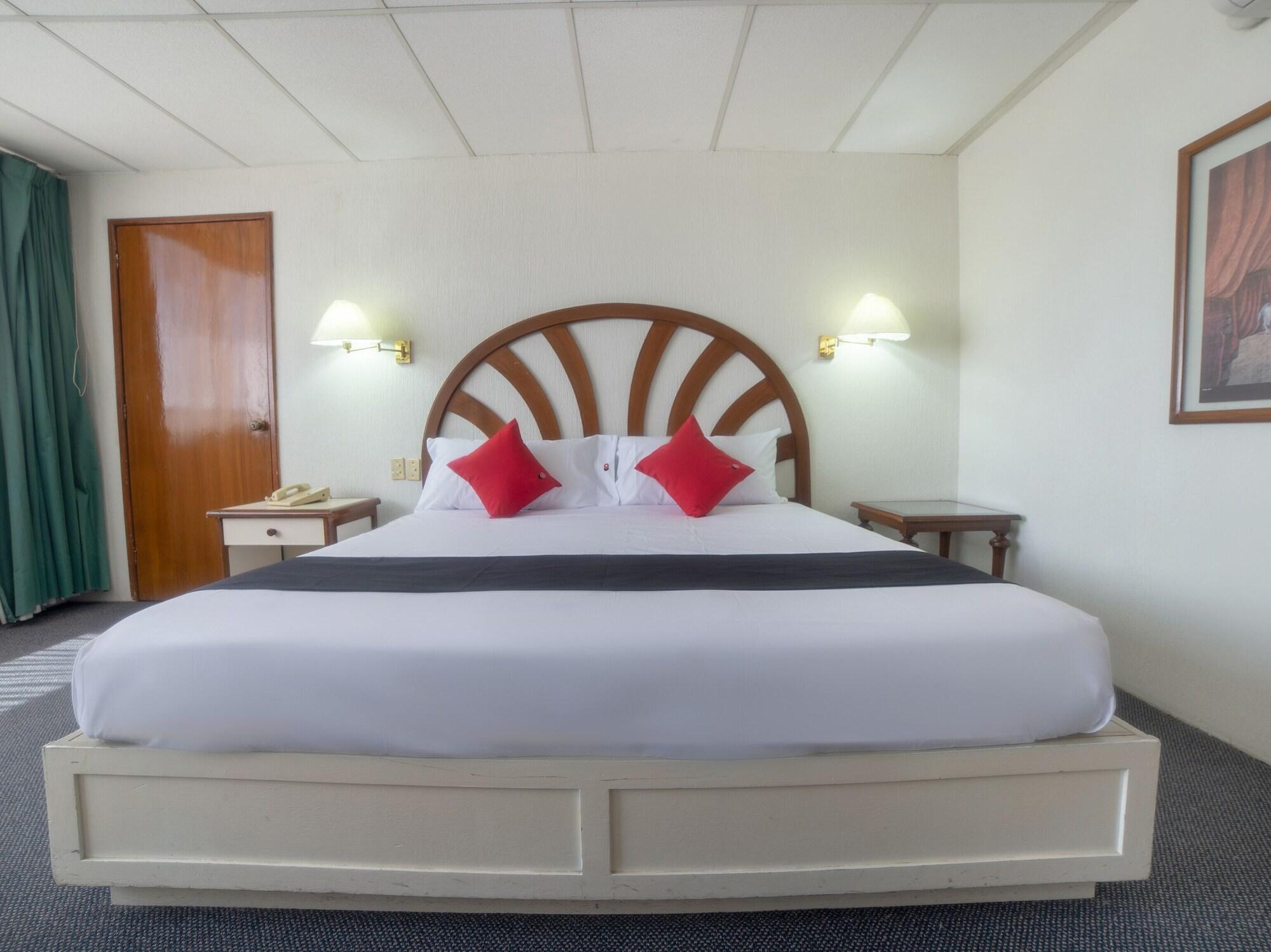 סלאיה Capital O Hotel Casa Real Celaya מראה חיצוני תמונה